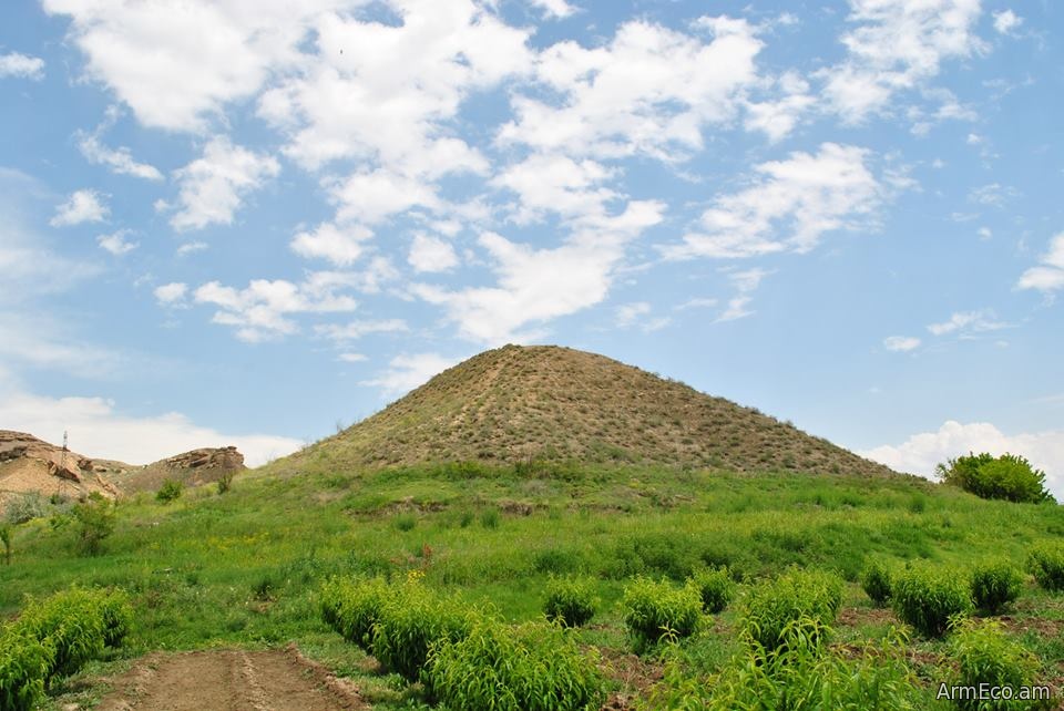 Արարատում գտնվող բրգաձև շինության մասին. բուրգ, կուրգան...